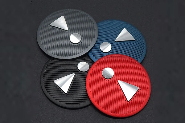 Anodized-metal-surface-showing-controlled-color-and-enhanced-durability-through-electrochemical-treatment