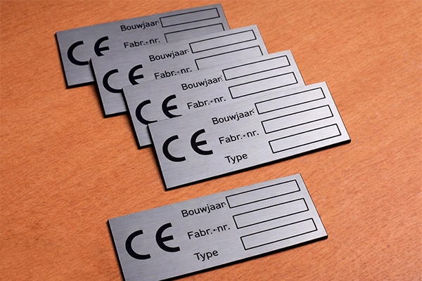Engraved metal nameplate for industrial identification - Himgo
