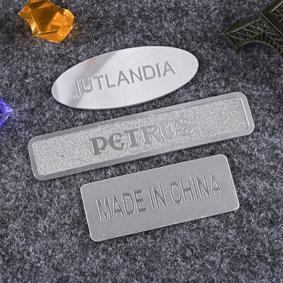Custom-metal-sticker-in-brushed-aluminum-with-logo-design