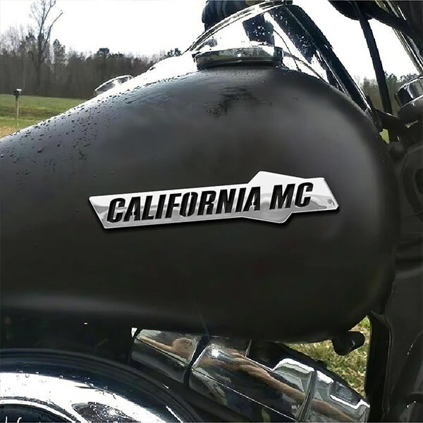 Luxury-custom-metal-auto-logo-on-car-rear