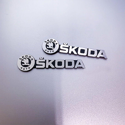 Small-metal-logo-sticker-applied-to-mobile-device