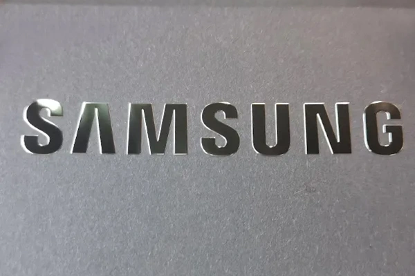 durable-metal-branding-sticker-with-mirror-finish-for-electronics